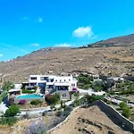 Nautilia - Luxury And קלפטיס